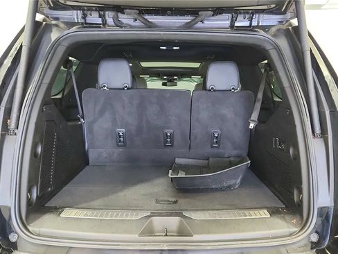 Used 2022 Chevrolet Suburban Z71 w/ Luxury Package AWD/4WD image 19