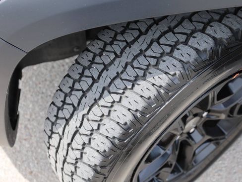 Used 2020 Jeep Cherokee Trailhawk w/ Cold Weather Group AWD/4WD image 25