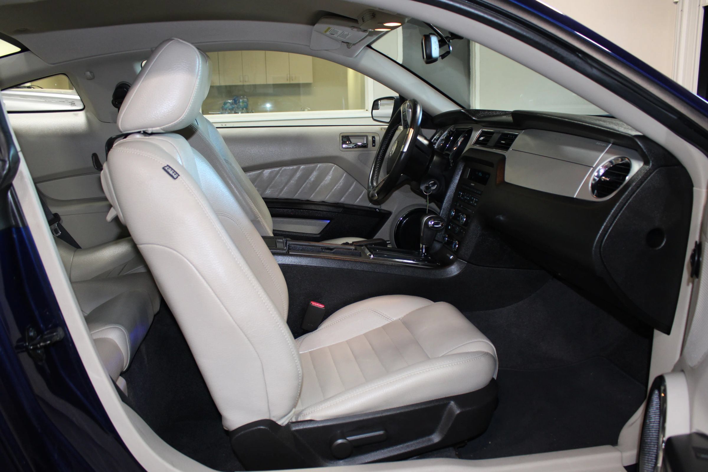 Used 2011 Ford Mustang Premium w/ Security Pkg RWD image 23