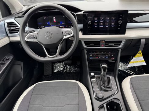 New 2025 Volkswagen Taos SE image 11