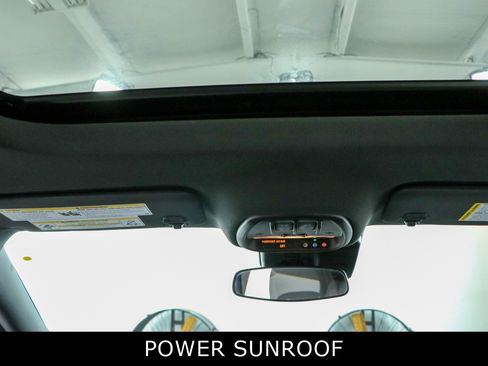 Used 2024 Chevrolet Trax RS w/ Sunroof Package FWD image 21