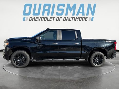 Used 2023 Chevrolet Silverado 1500 Custom image 3
