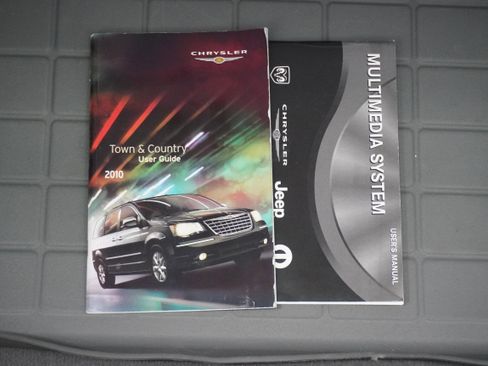 Used 2010 Chrysler Town & Country Touring image 23