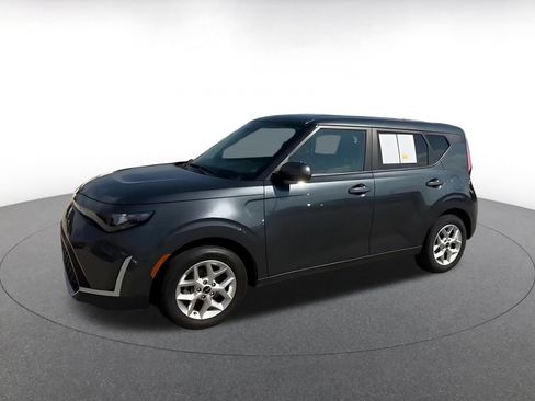 Used 2025 Kia Soul LX w/ LX Technology Package FWD image 7