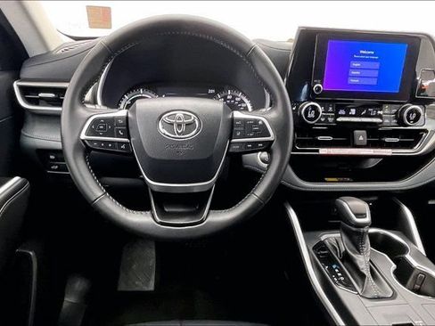 Used 2026 Toyota Highlander XLE AWD/4WD image 4