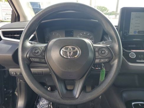 Used 2025 Toyota Corolla LE FWD image 29