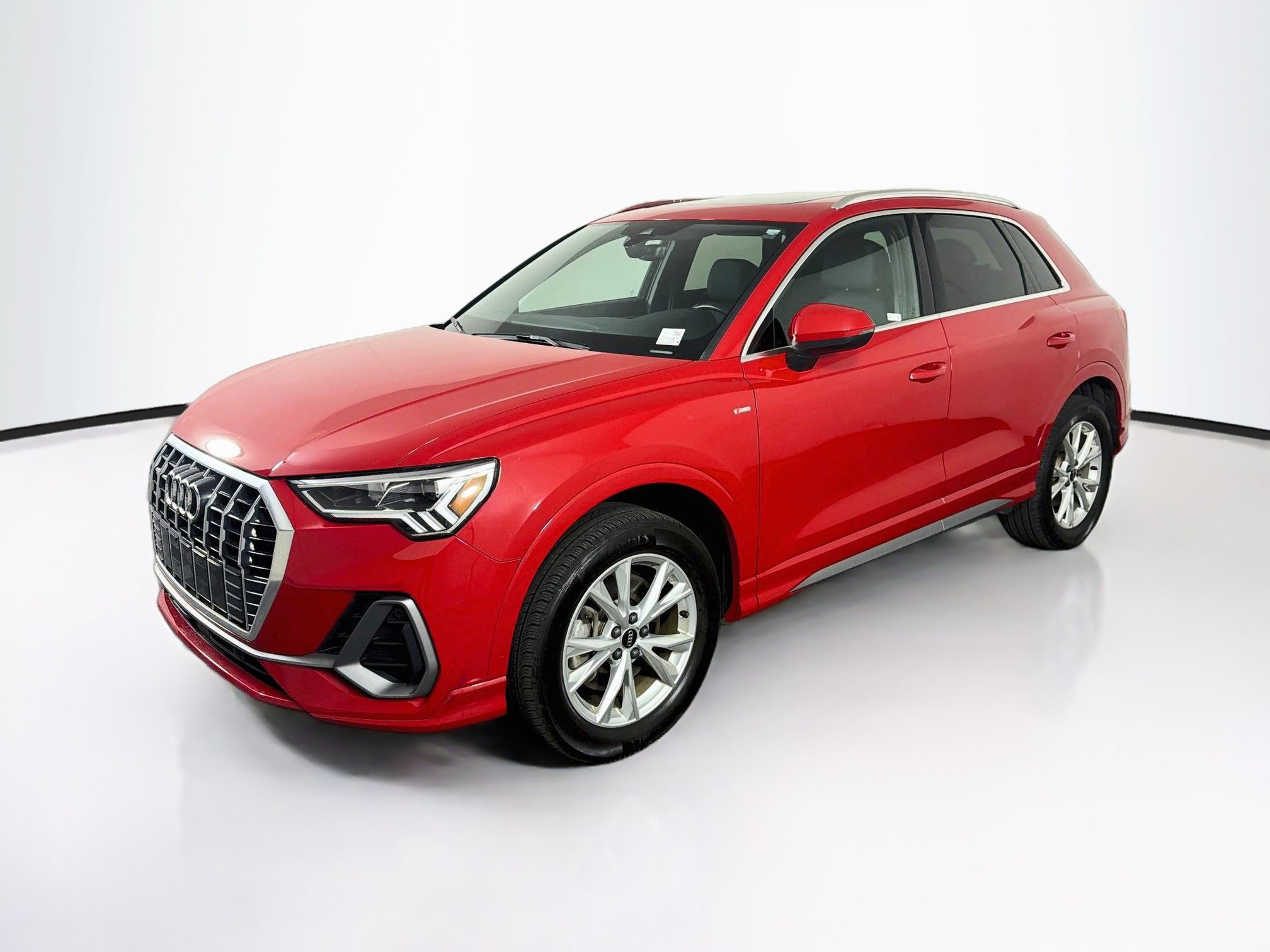 Used 2023 Audi Q3 2.0T Premium AWD/4WD image 3