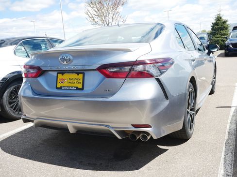 Used 2021 Toyota Camry SE FWD image 4