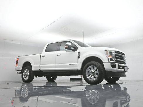 Used 2022 Ford F250 Platinum w/ FX4 Off-Road Package AWD/4WD image 4