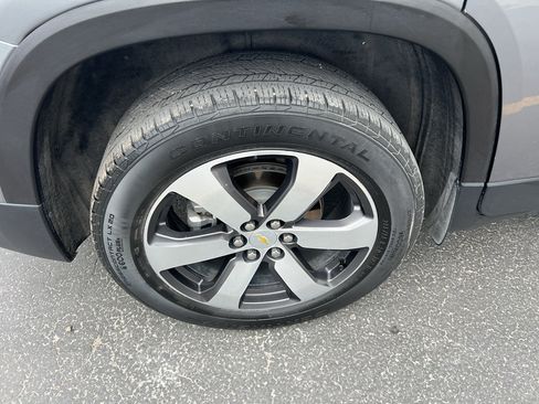 Used 2020 Chevrolet Traverse LT w/ LT Premium Package AWD/4WD image 3