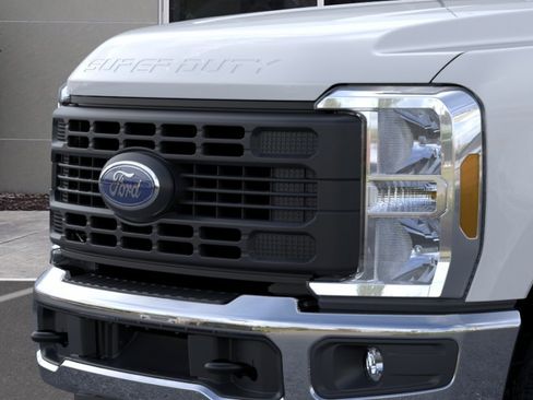 New 2026 Ford F350 4x4 Crew Cab DRW Super Duty image 17