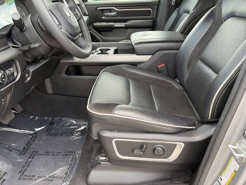Used 2025 RAM 1500 Laramie AWD/4WD image 34
