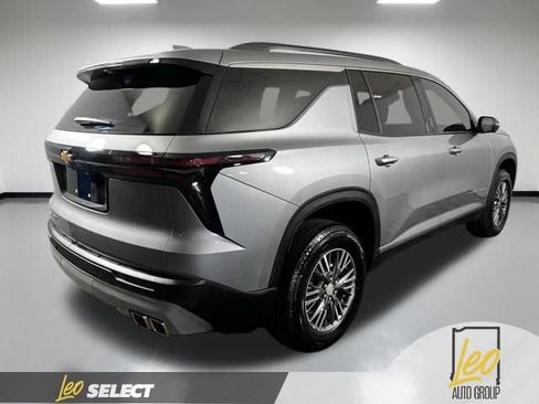 Used 2026 Chevrolet Traverse LT w/ Driver Confidence Package AWD/4WD image 2