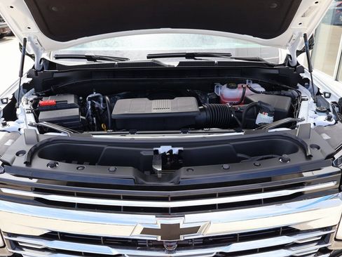 New 2025 Chevrolet Suburban Premier image 52