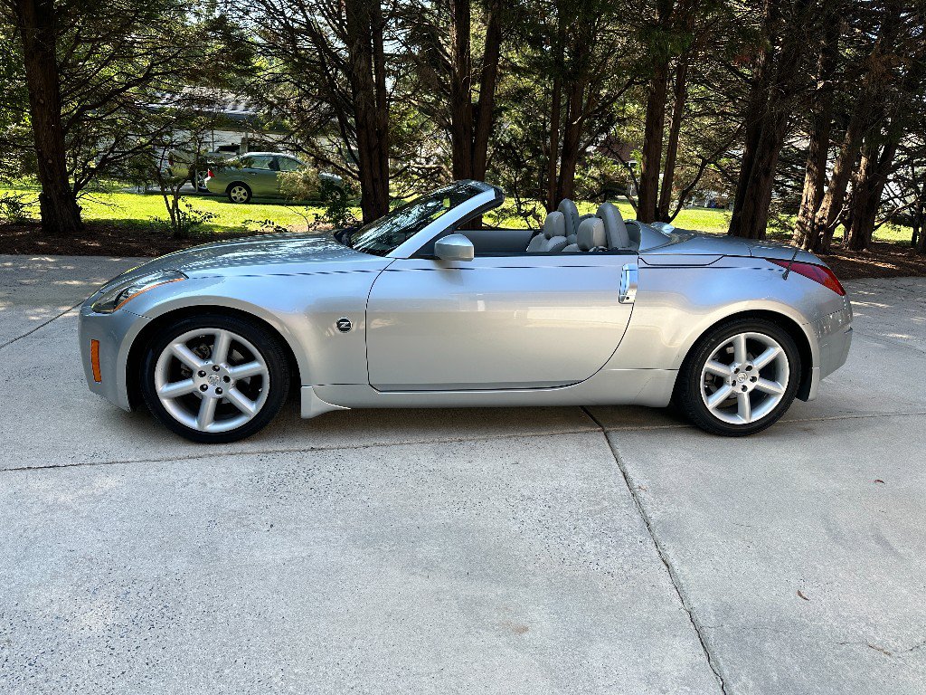 Used 2005 Nissan 350Z Touring RWD image 20