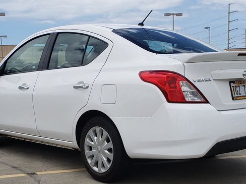 Used 2018 Nissan Versa SV FWD image 3