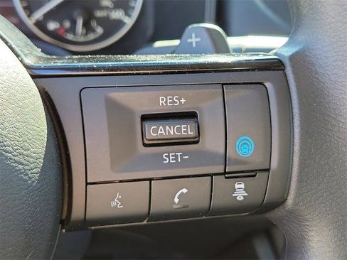 Used 2023 Nissan Rogue SV image 23