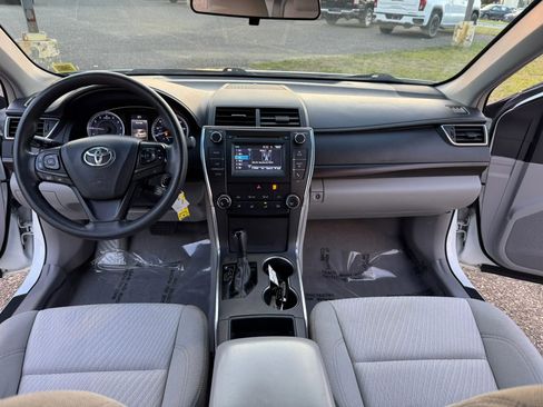 Used 2016 Toyota Camry LE FWD image 19