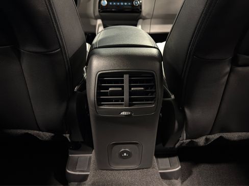 Used 2025 Ford Escape Platinum w/ Premium Technology Package AWD/4WD image 40