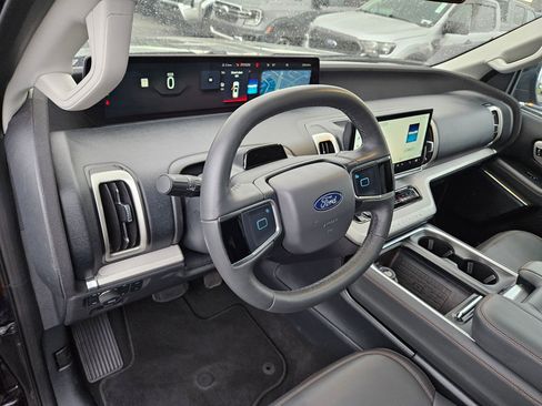 Used 2025 Ford Expedition Active AWD/4WD image 17