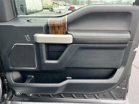 Used 2019 Ford F150 Lariat w/ Trailer Tow Package image 27