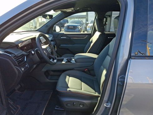 New 2026 GMC Acadia AT4 w/ LPO, Floor Liner Package AWD/4WD image 14