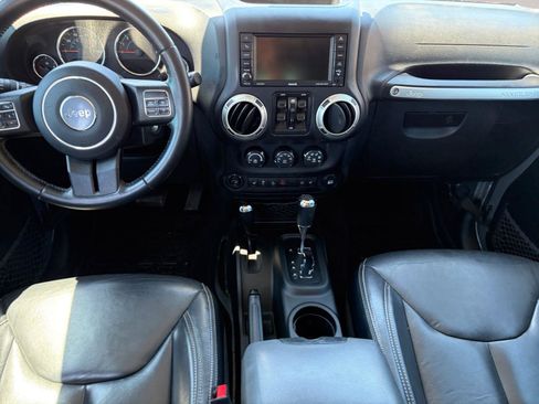 Used 2017 Jeep Wrangler Unlimited Rubicon w/ Cold Weather Group AWD/4WD image 10