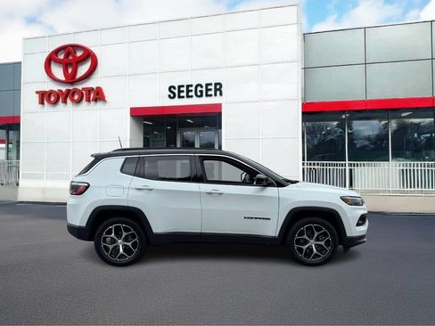 Used 2024 Jeep Compass Limited AWD/4WD image 2
