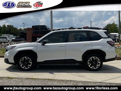 Used 2025 Subaru Forester AWD/4WD image 4