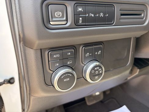 Used 2023 GMC Yukon XL SLT AWD/4WD image 17