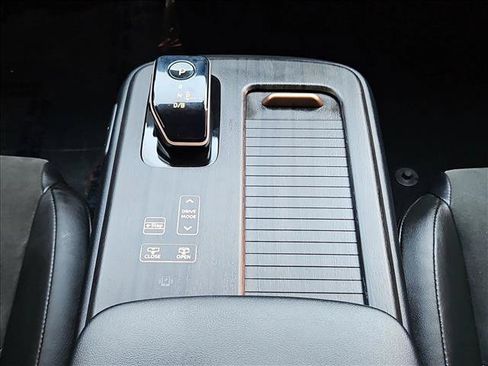 Used 2024 Nissan Ariya AWD image 12