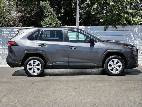 Used 2024 Toyota RAV4 LE AWD/4WD image 9