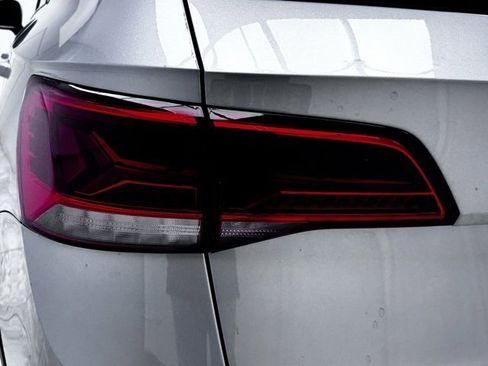 Used 2024 Volkswagen Taos SE image 16