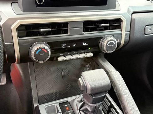Used 2024 Toyota Tacoma SR5 AWD/4WD image 18