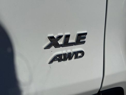 Used 2025 Toyota RAV4 XLE AWD/4WD image 10