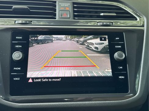 Used 2024 Volkswagen Tiguan SE w/ Panoramic Sunroof Package image 67