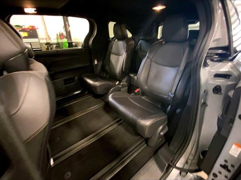 Used 2023 Toyota Sienna XLE Woodland Edition image 20