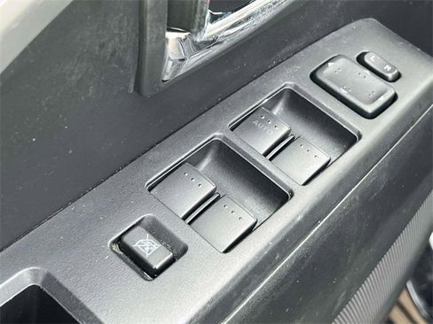 Used 2013 MAZDA MAZDA5 Sport image 17