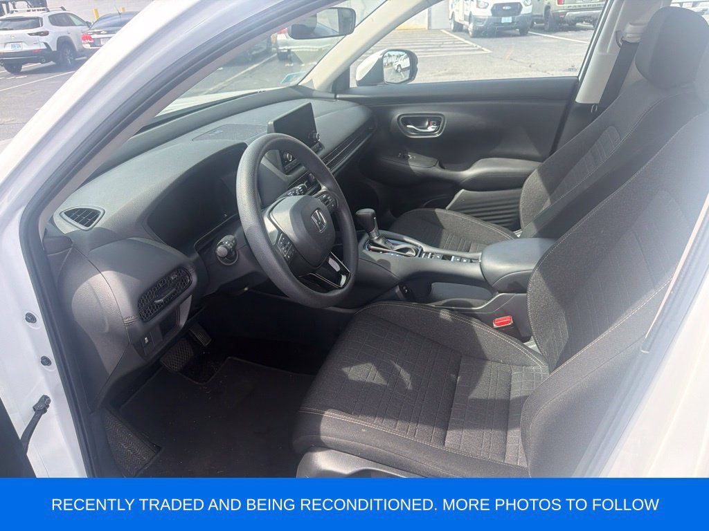 Used 2024 Honda HR-V LX image 2