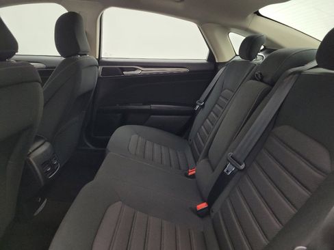 Used 2020 Ford Fusion SE FWD image 18