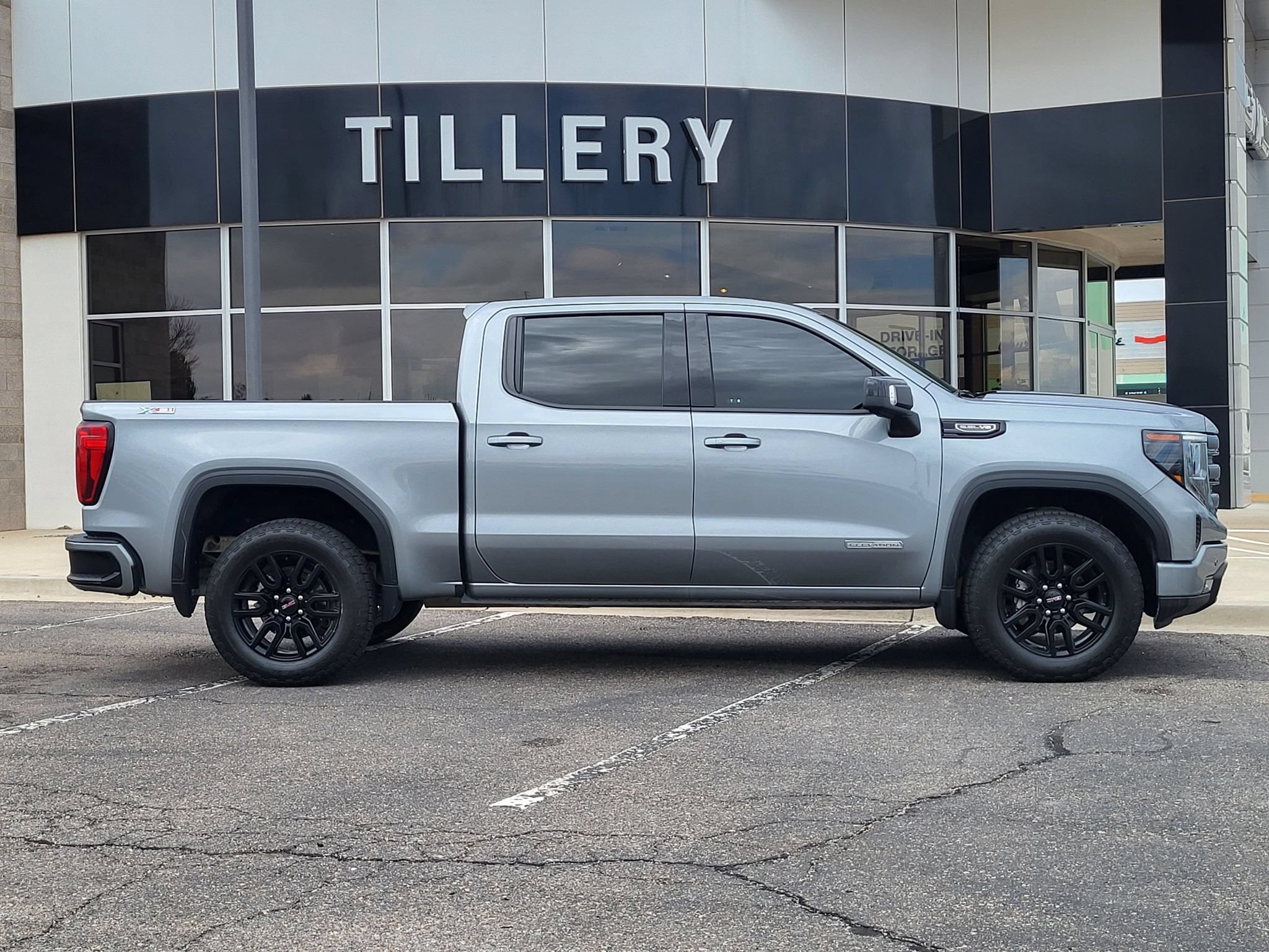 Used 2025 GMC Sierra 1500 Elevation AWD/4WD image 1
