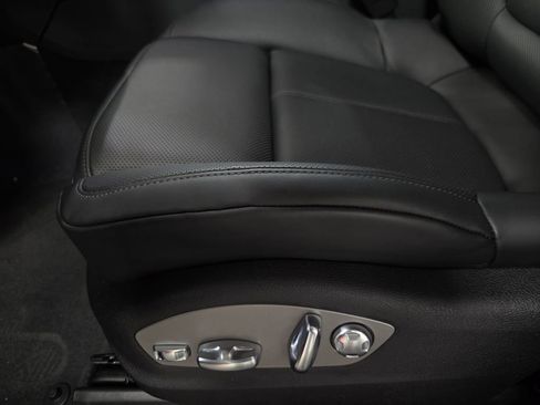 Certified 2025 Porsche Macan image 22