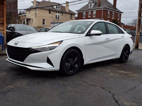 Certified 2022 Hyundai Elantra SEL w/ Preferred Accessory Package image 1