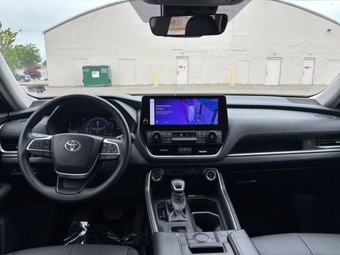 Used 2025 Toyota Grand Highlander FWD image 36