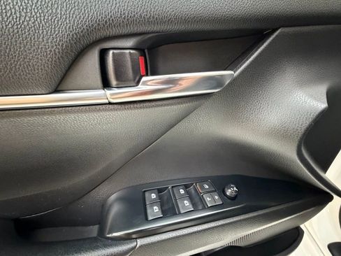 Used 2020 Toyota Camry SE image 25