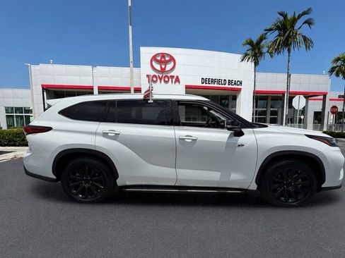 Used 2023 Toyota Highlander Platinum FWD image 8