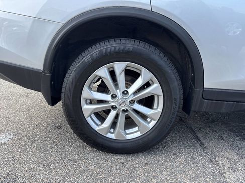 Used 2016 Nissan Rogue SV AWD/4WD image 10