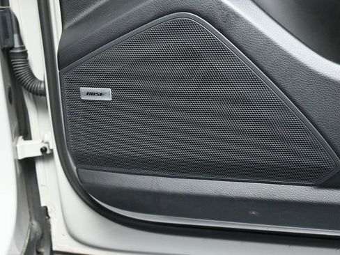 Certified 2023 Porsche Cayenne Platinum Edition image 31