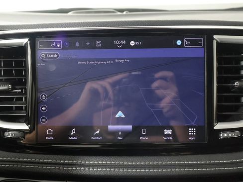 Used 2024 Chrysler Pacifica Limited FWD image 46