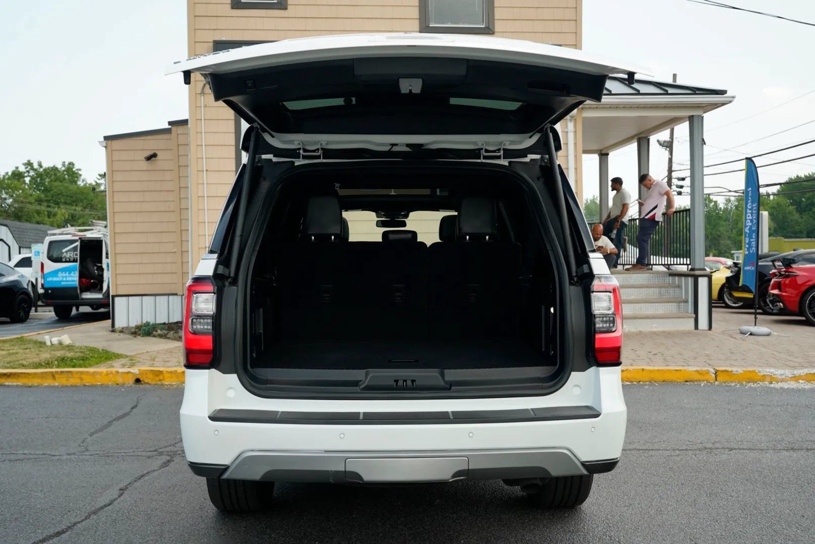 Used 2021 Ford Expedition Max Limited AWD/4WD image 32